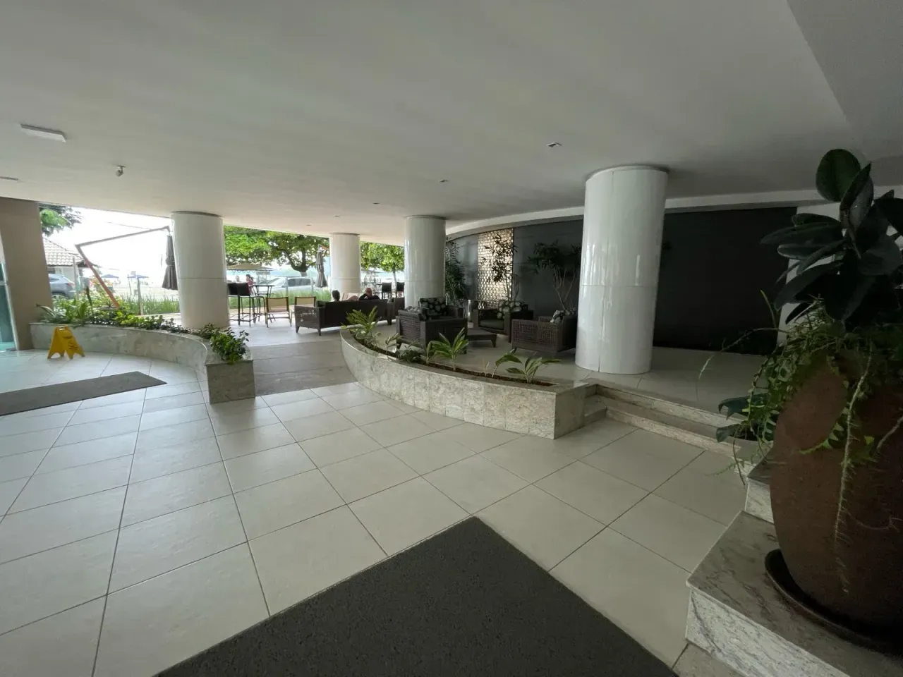 Apartamento no Edifício Grécia com 3 suítes em Balneário Camboriú — foto 11
