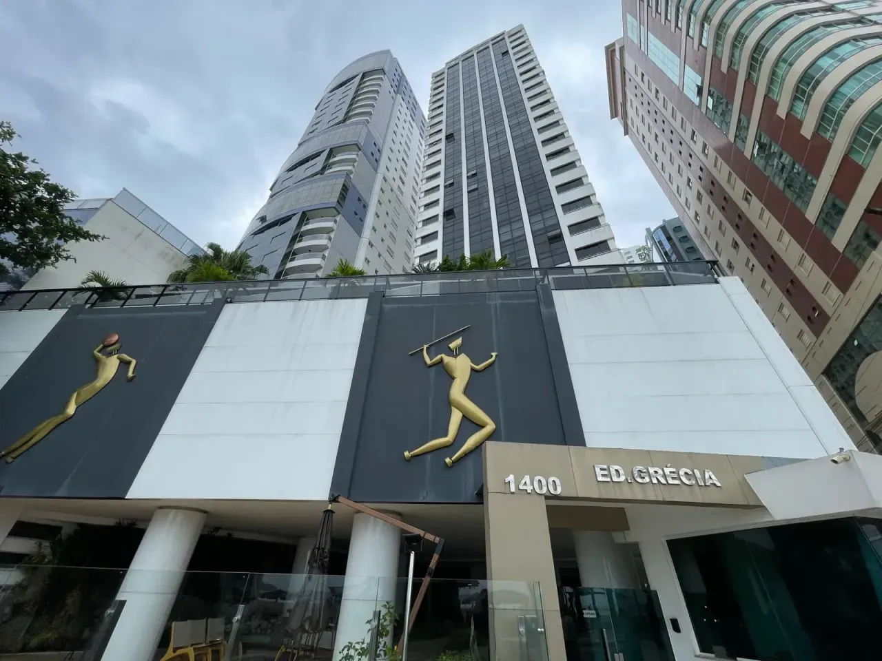 Apartamento no Edifício Grécia com 3 suítes em Balneário Camboriú — foto 37