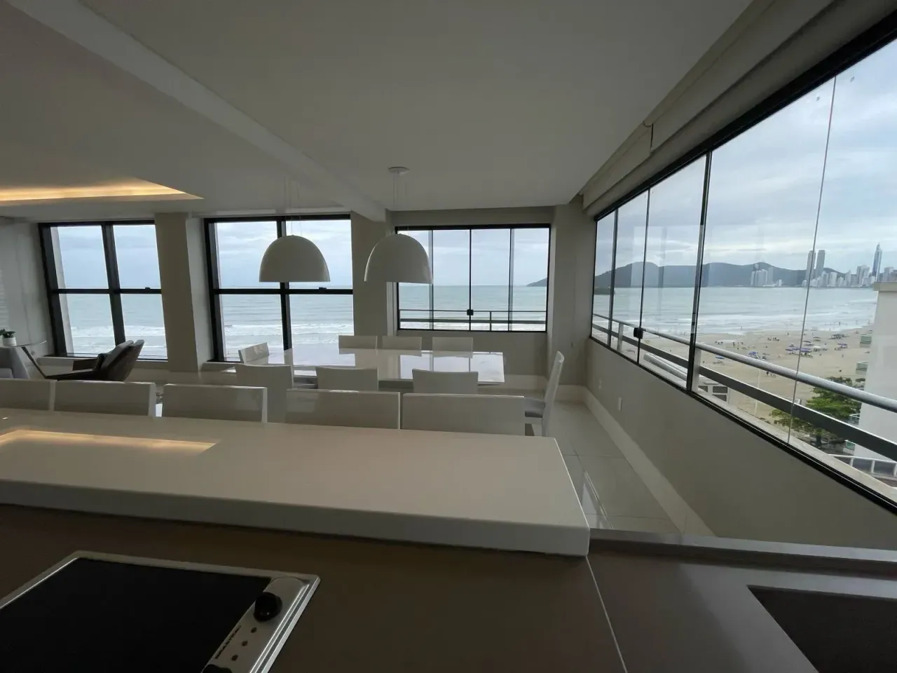 Apartamento no Edifício Grécia com 3 suítes em Balneário Camboriú — foto 1
