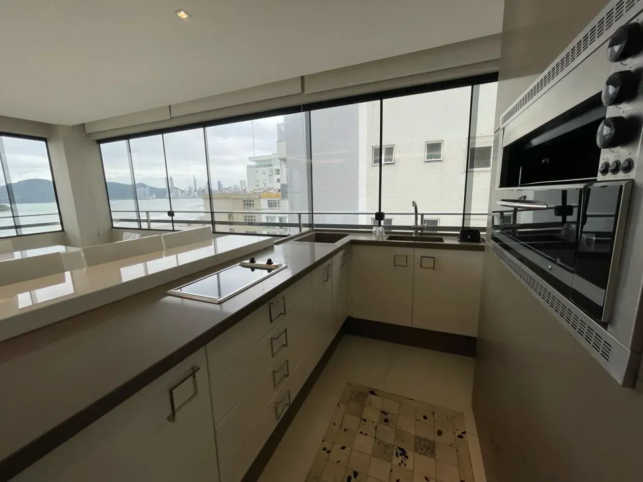 Apartamento no Edifício Grécia com 3 suítes em Balneário Camboriú — foto 20