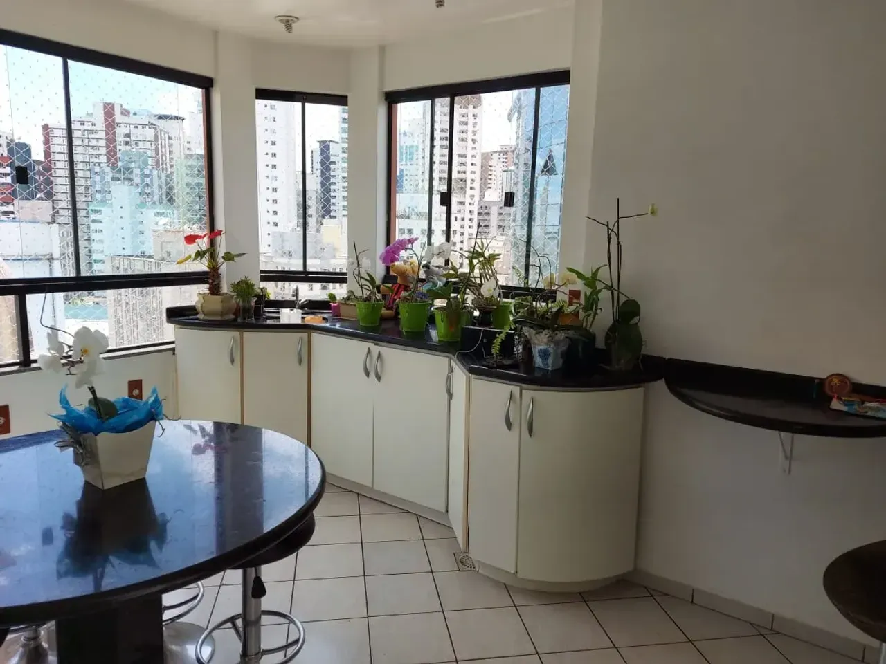 Cobertura Duplex com 5 dormitórios sendo 2 suítes e 2 vagas no Centro de Balneário Camboriú — foto 2