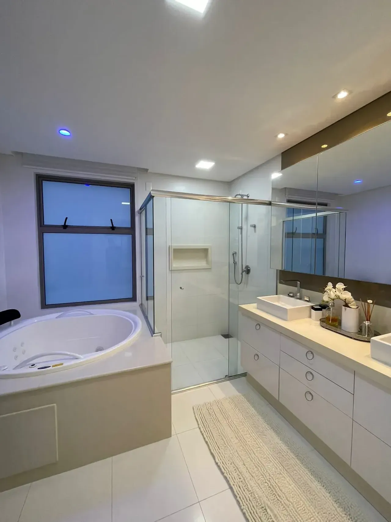 Apartamento no Edifício Privilege com 3 suítes em Balneário Camboriú — foto 2
