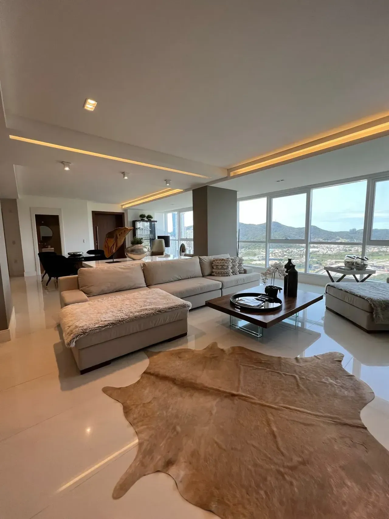 Apartamento no Edifício Marina Beach Towers com 3 suítes em Balneário Camboriú — foto 13