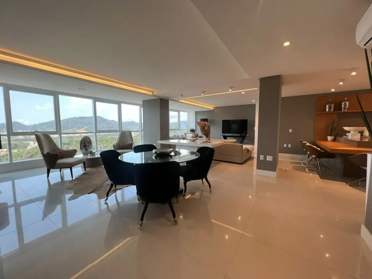 Apartamento no Edifício Marina Beach Towers com 3 suítes em Balneário Camboriú — foto 10