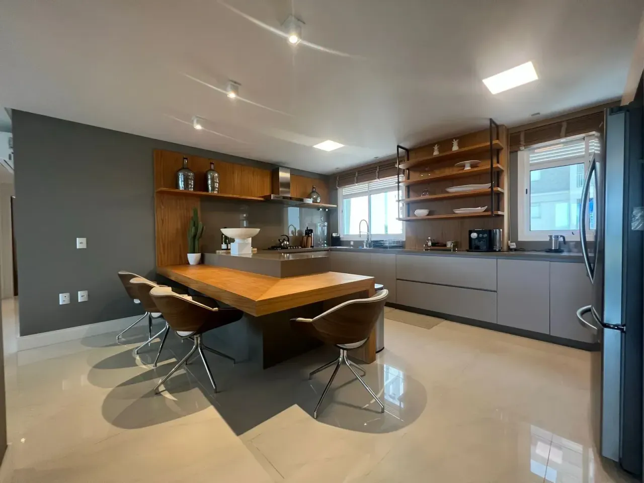 Apartamento no Edifício Marina Beach Towers com 3 suítes em Balneário Camboriú — foto 8