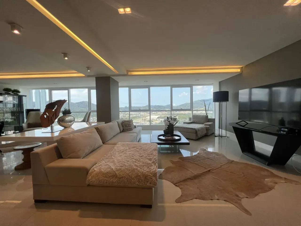 Apartamento no Edifício Marina Beach Towers com 3 suítes em Balneário Camboriú — foto 9