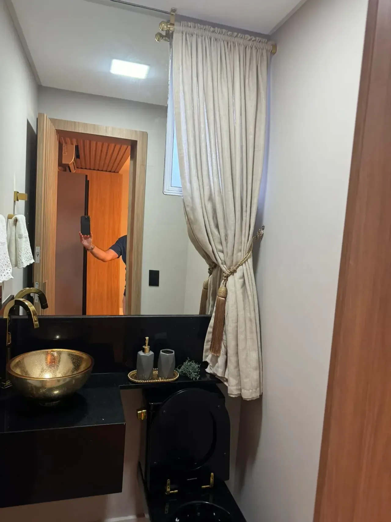 Excelente Apartamento com 3 dormitórios sendo 1 suíte e 2 vagas no Centro de Balneário Camboriú — foto 14