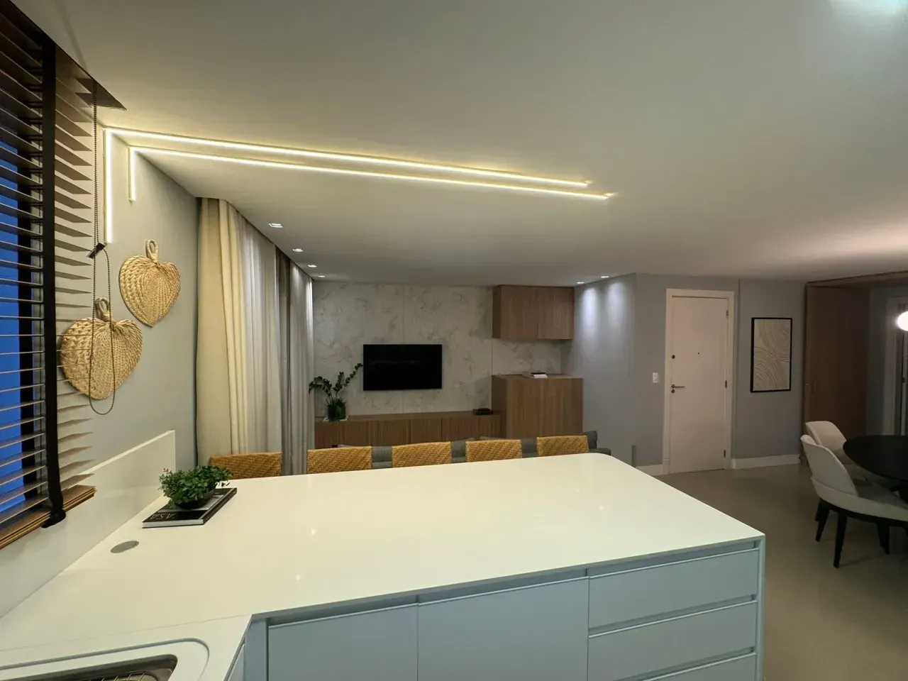 Excelente Apartamento com 3 dormitórios sendo 1 suíte e 2 vagas no Centro de Balneário Camboriú — foto 13