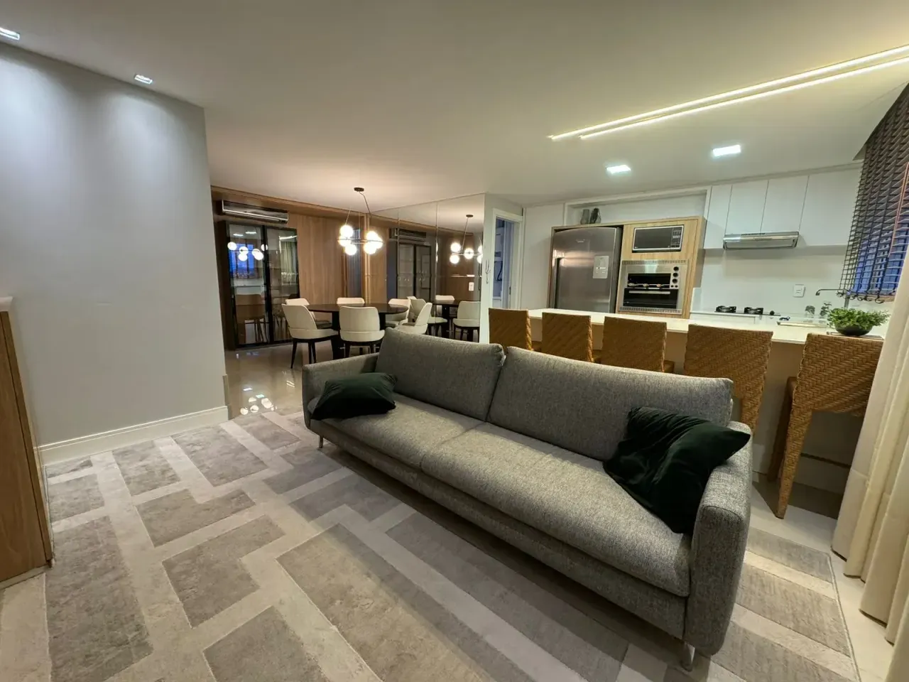 Excelente Apartamento com 3 dormitórios sendo 1 suíte e 2 vagas no Centro de Balneário Camboriú — foto 12
