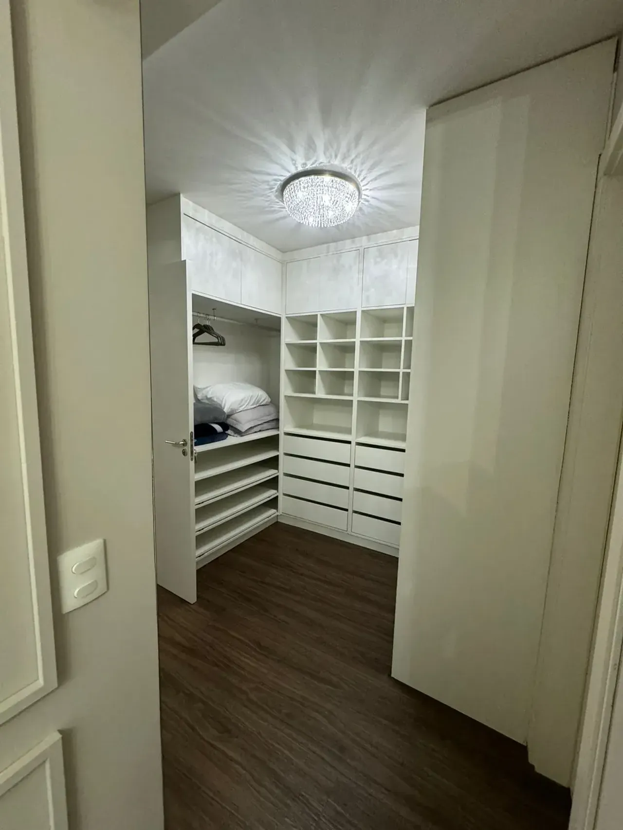Excelente Apartamento com 3 dormitórios sendo 1 suíte e 2 vagas no Centro de Balneário Camboriú — foto 3