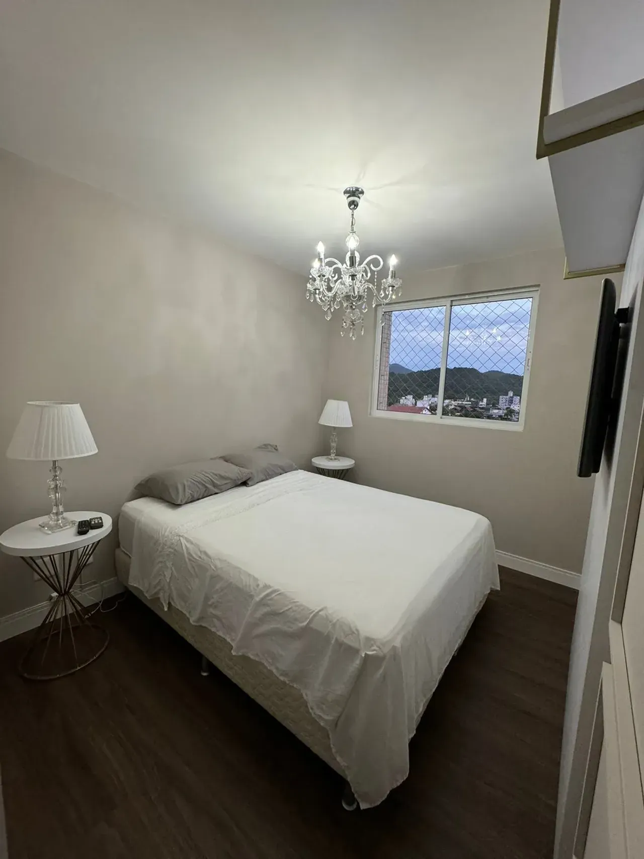 Excelente Apartamento com 3 dormitórios sendo 1 suíte e 2 vagas no Centro de Balneário Camboriú — foto 5