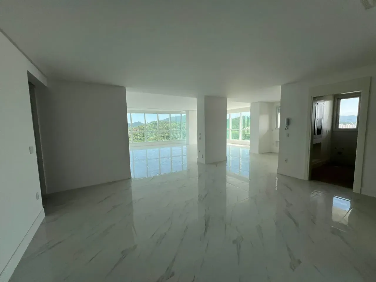 Apartamento no Edifício Marina Beach Towers Torre Pacific com 3 suítes em Balneário Camboriú — foto 1