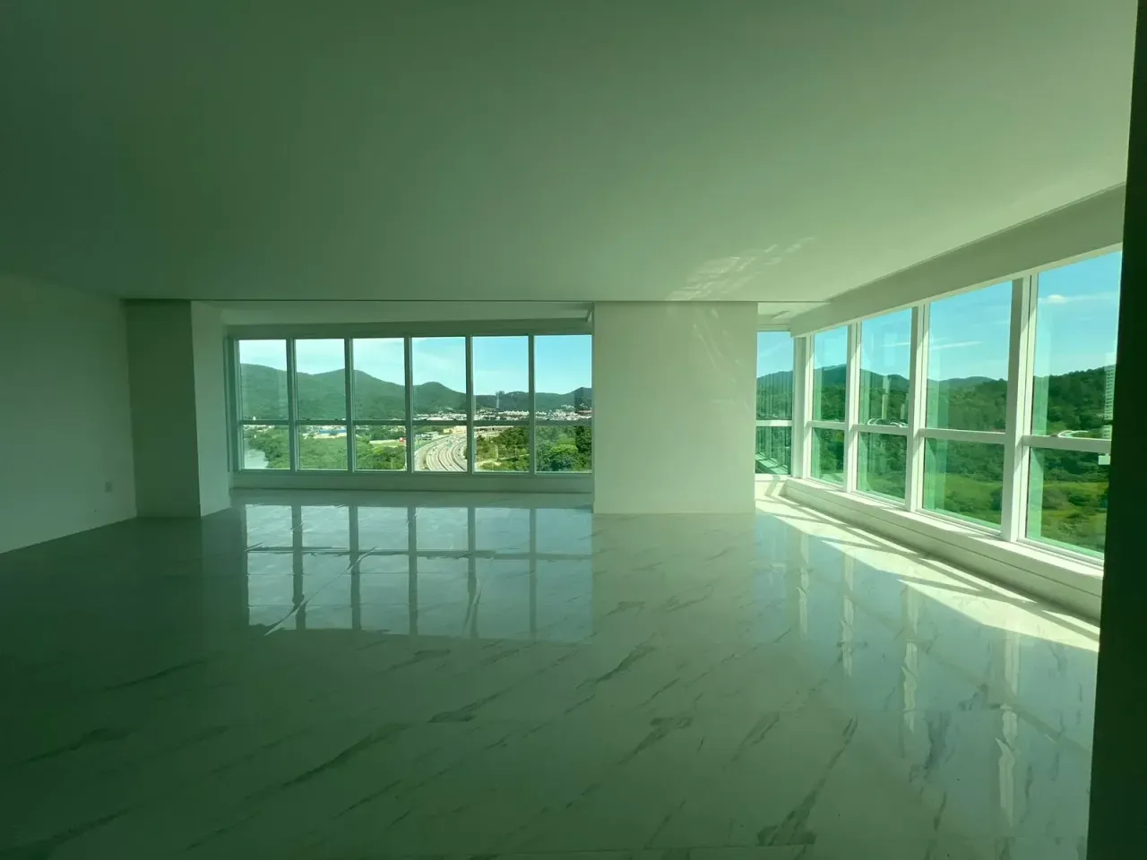 Apartamento no Edifício Marina Beach Towers Torre Pacific com 3 suítes em Balneário Camboriú — foto 2