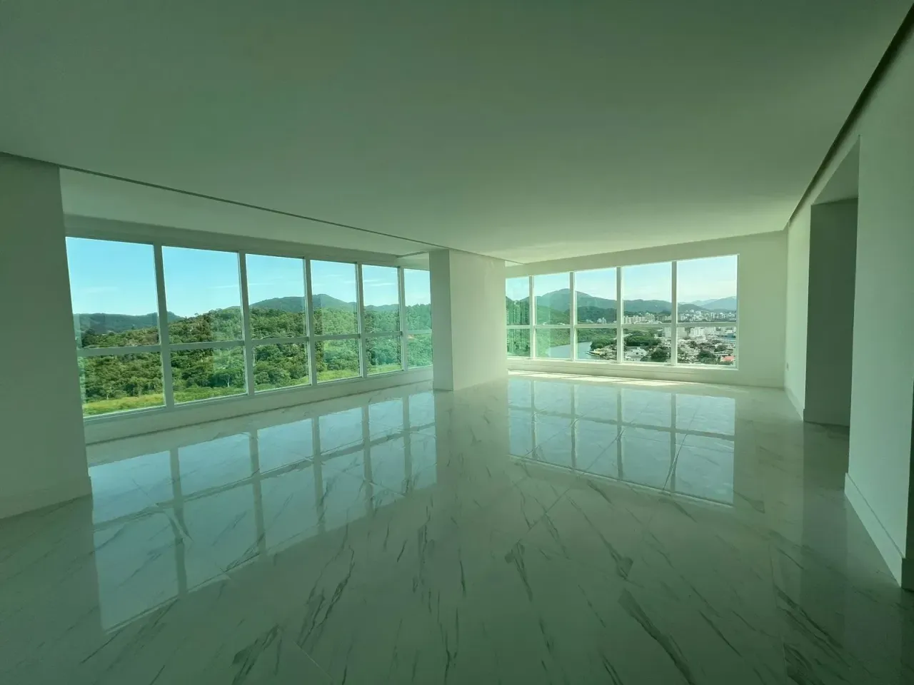 Apartamento no Edifício Marina Beach Towers Torre Pacific com 3 suítes em Balneário Camboriú — foto 3
