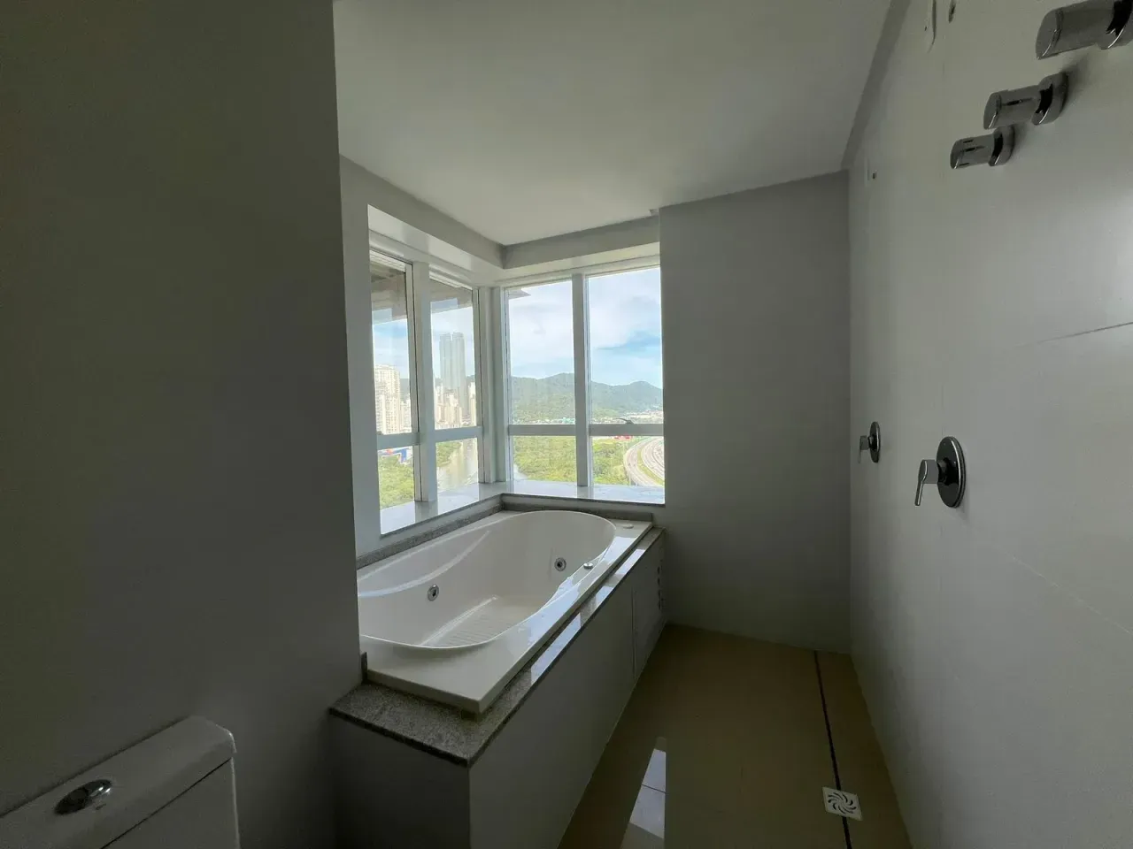 Apartamento no Edifício Marina Beach Towers Torre Pacific com 3 suítes em Balneário Camboriú — foto 6
