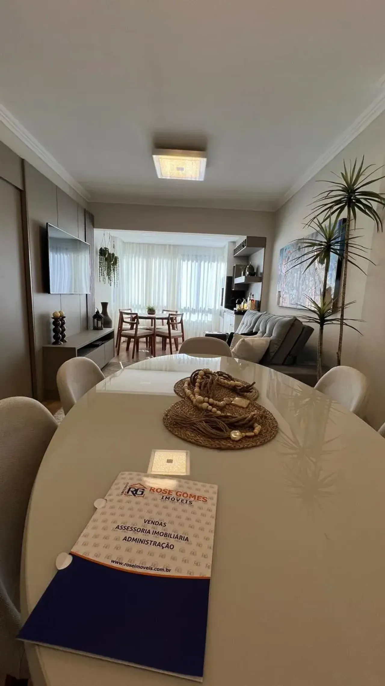 Apartamento com 2 dormitório sendo 1 suíte e 1 vaga de garagem no Centro de Balneário Camboriú — foto 3