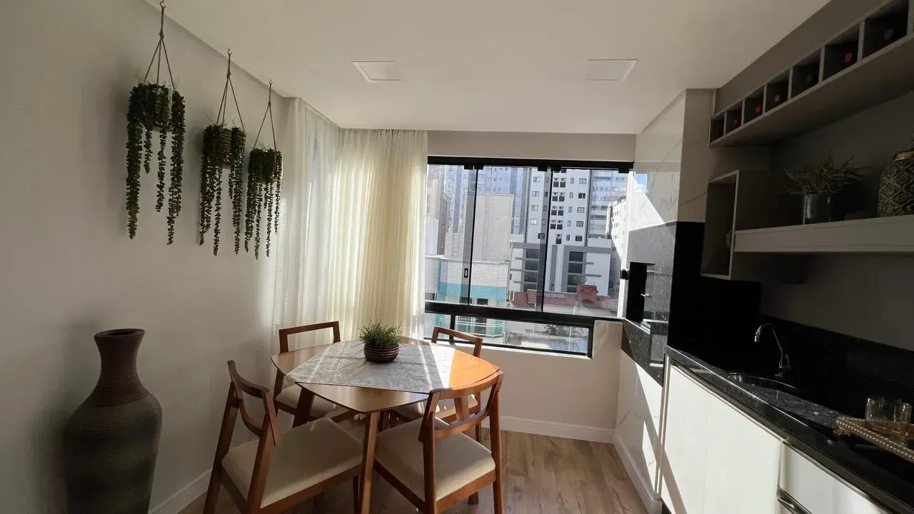 Apartamento com 2 dormitório sendo 1 suíte e 1 vaga de garagem no Centro de Balneário Camboriú — foto 4