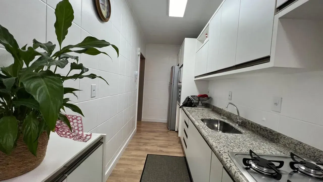 Apartamento com 2 dormitório sendo 1 suíte e 1 vaga de garagem no Centro de Balneário Camboriú — foto 8