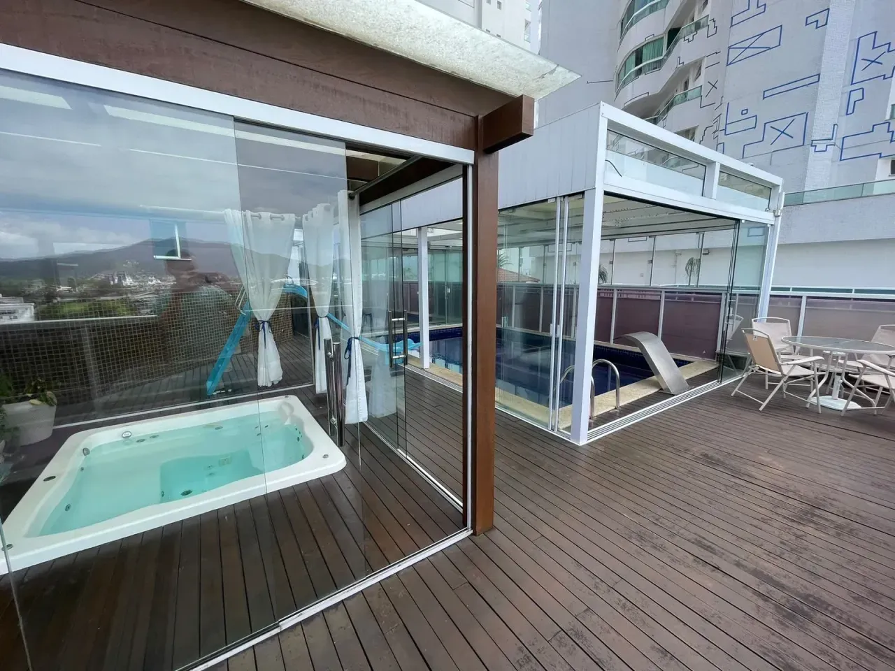 Apartamento no Edifício Holambra com 3 Suítes em Balneário Camboriú — foto 3