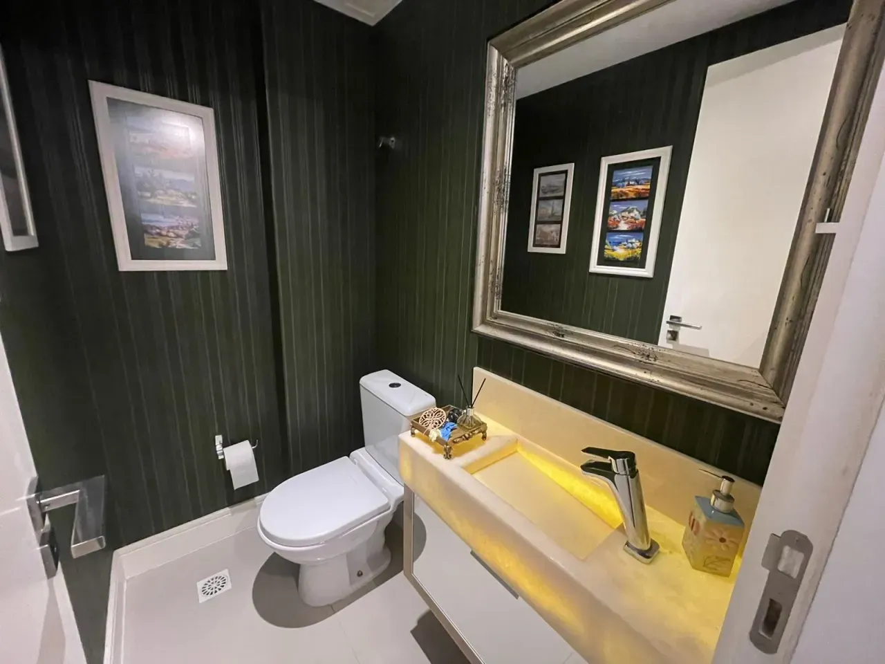 Apartamento no Edifício Holambra com 3 Suítes em Balneário Camboriú — foto 19