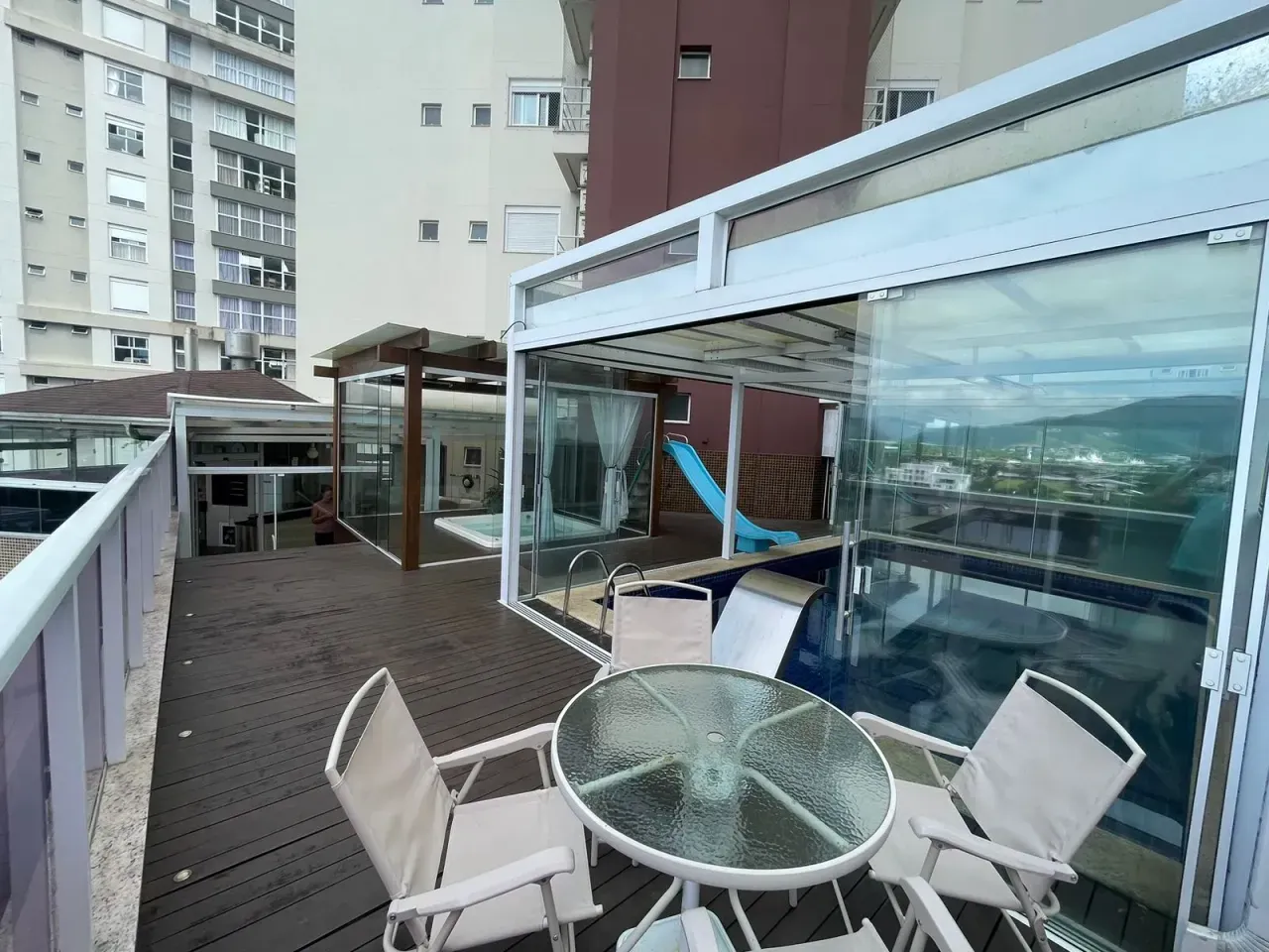 Apartamento no Edifício Holambra com 3 Suítes em Balneário Camboriú — foto 16