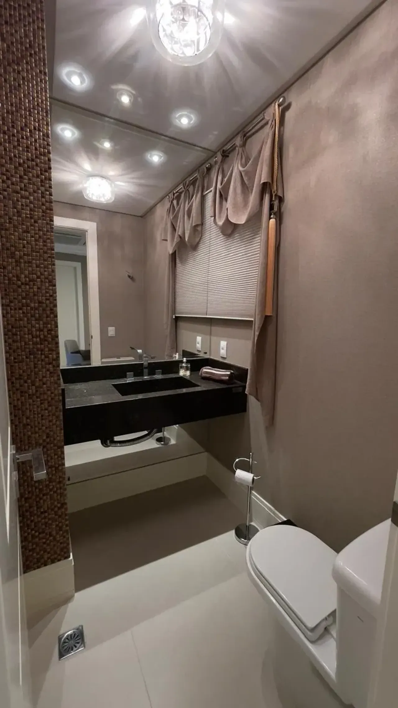 Apartamento no Edifício Metropolis frente mar com 4 suítes em Balneário Camboriú — foto 2