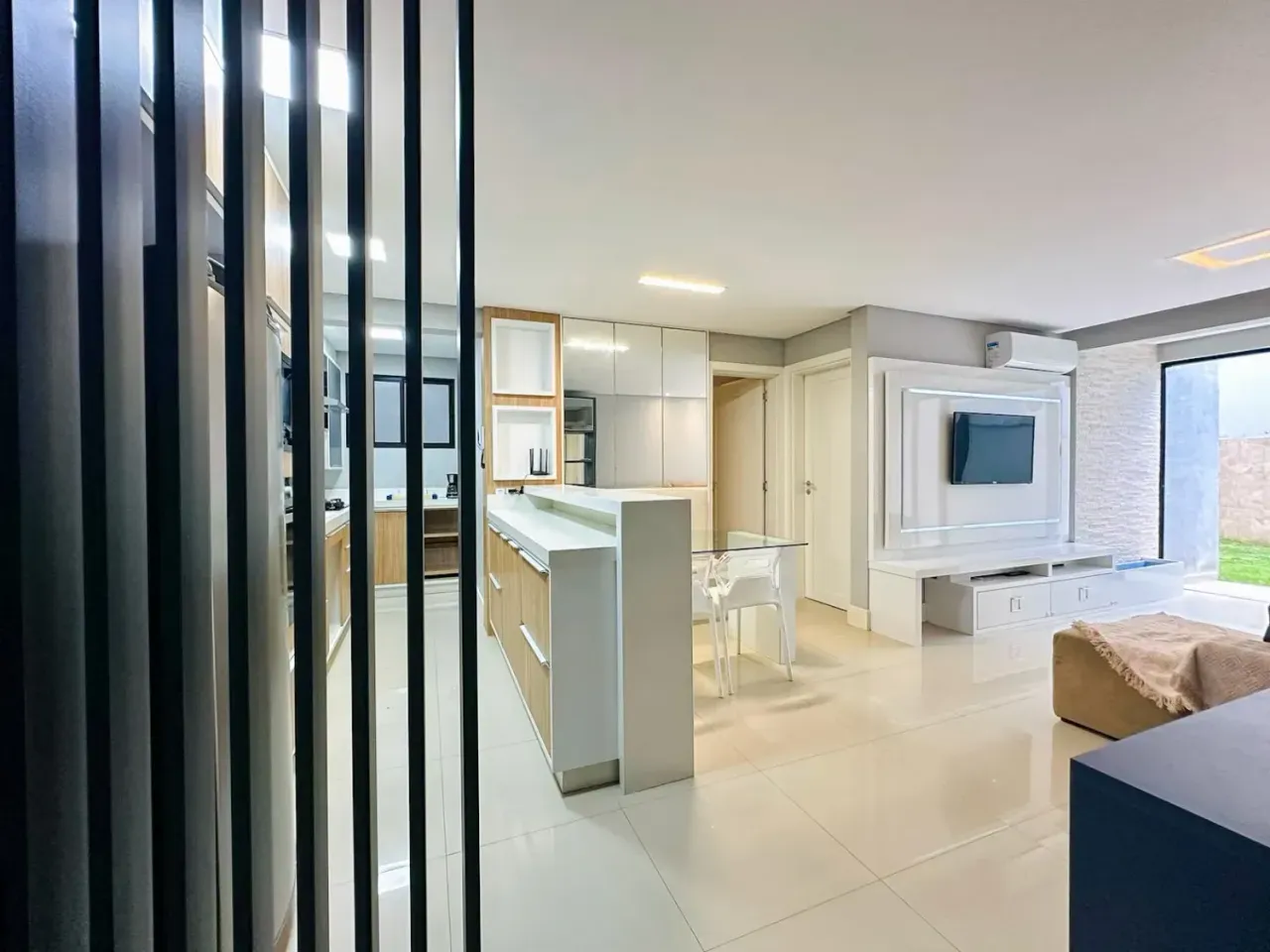 Apartamento com 2 Suítes e 2 Vagas Privativas na Praia dos Amores em Balneário Camboriú — foto 2
