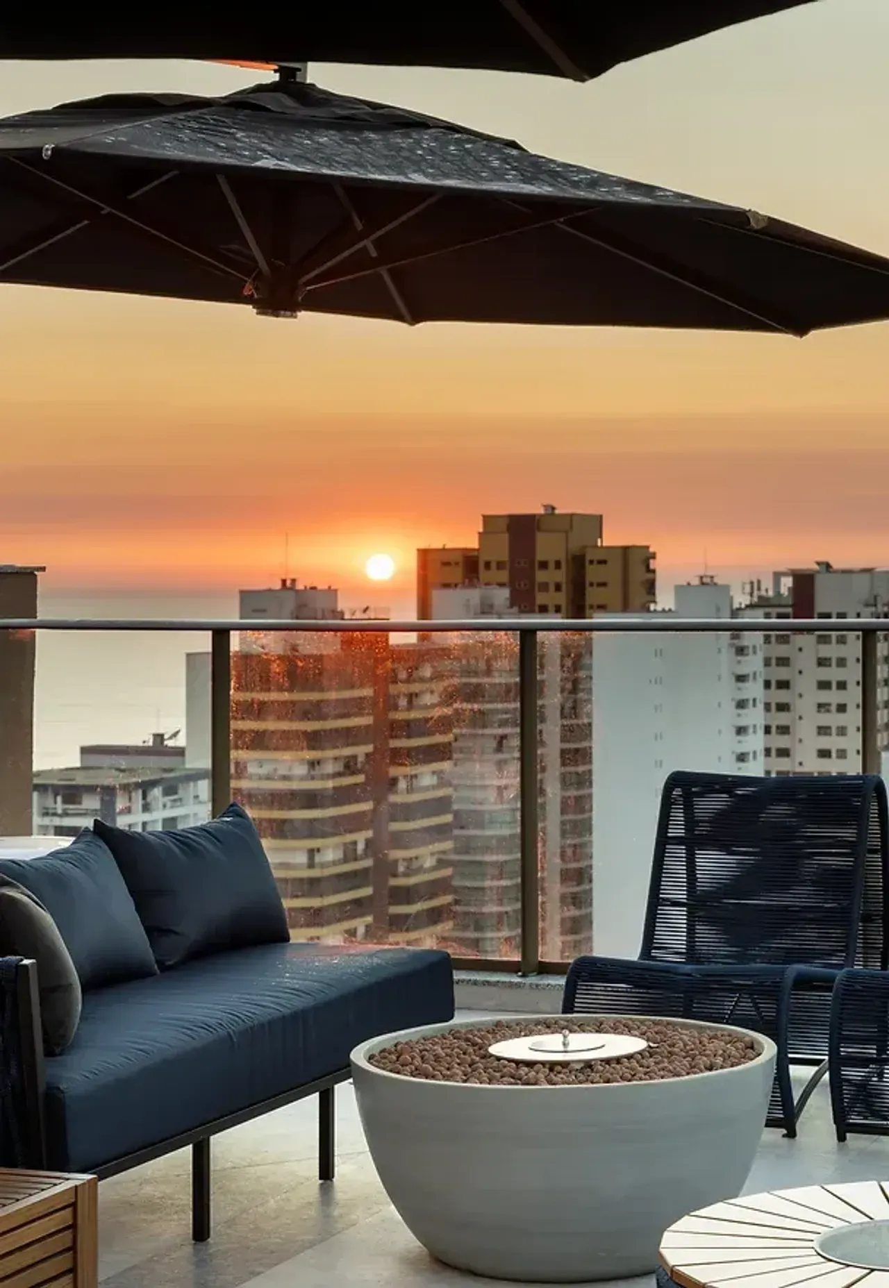 Apartamento novo de 4 suítes e 4 vagas de garagem no Centro em Balneário Camboriú — foto 19