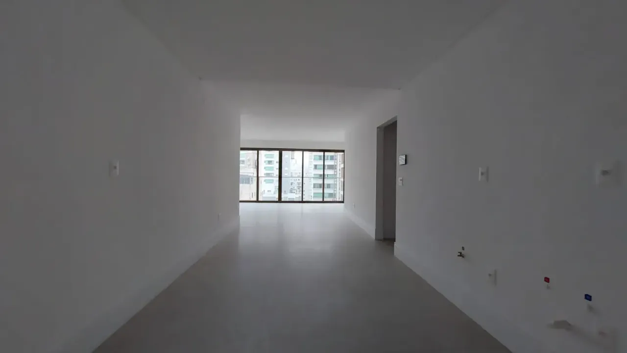 Apartamento novo de 4 suítes e 4 vagas de garagem no Centro em Balneário Camboriú — foto 3