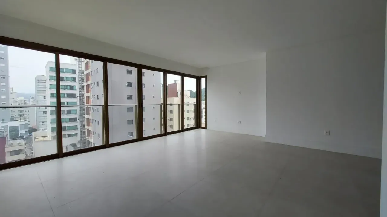Apartamento novo de 4 suítes e 4 vagas de garagem no Centro em Balneário Camboriú — foto 2