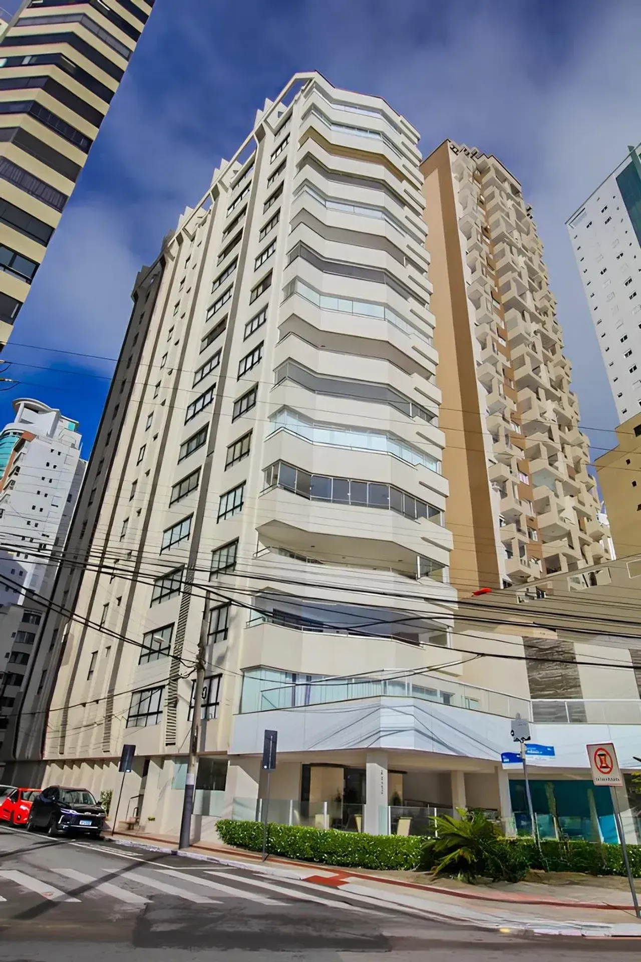 Apartamento de Alto Padrão com 3 suítes na Barra Sul em Balneário Camboriú