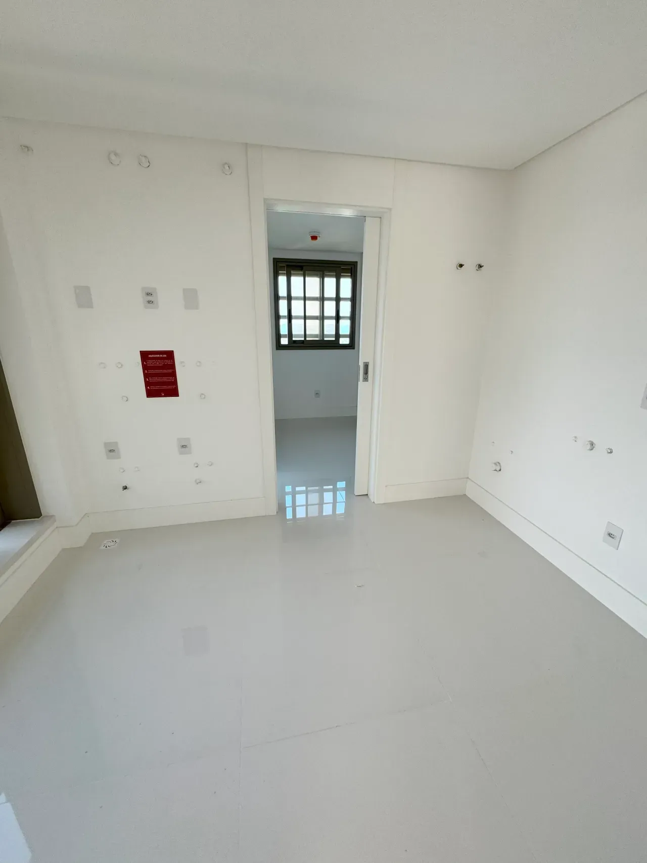 Apartamento com 4 suítes e  3 vagas de garagem no Centro em Balneário Camboriú