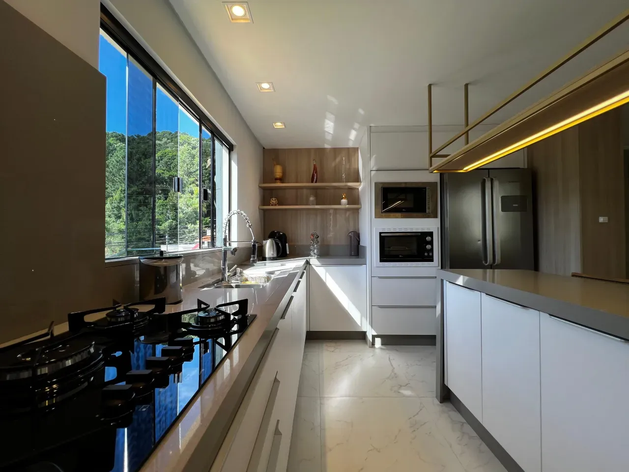 Casa com 4 dormitórios sendo 3 suítes e 2 vagas de garagem no Bairro Aririba em Balneário Camboriú — foto 13