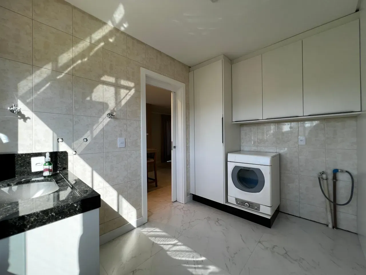 Casa com 4 dormitórios sendo 3 suítes e 2 vagas de garagem no Bairro Aririba em Balneário Camboriú — foto 12