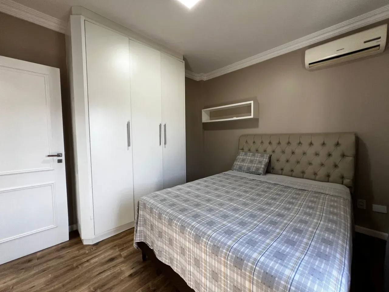 Casa com 4 dormitórios sendo 3 suítes e 2 vagas de garagem no Bairro Aririba em Balneário Camboriú — foto 32