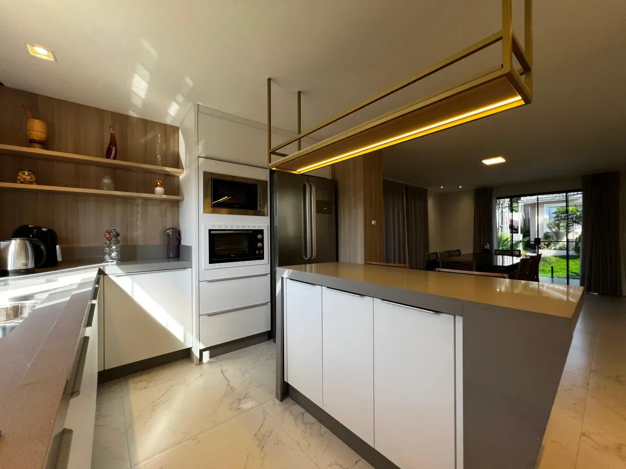 Casa com 4 dormitórios sendo 3 suítes e 2 vagas de garagem no Bairro Aririba em Balneário Camboriú — foto 10