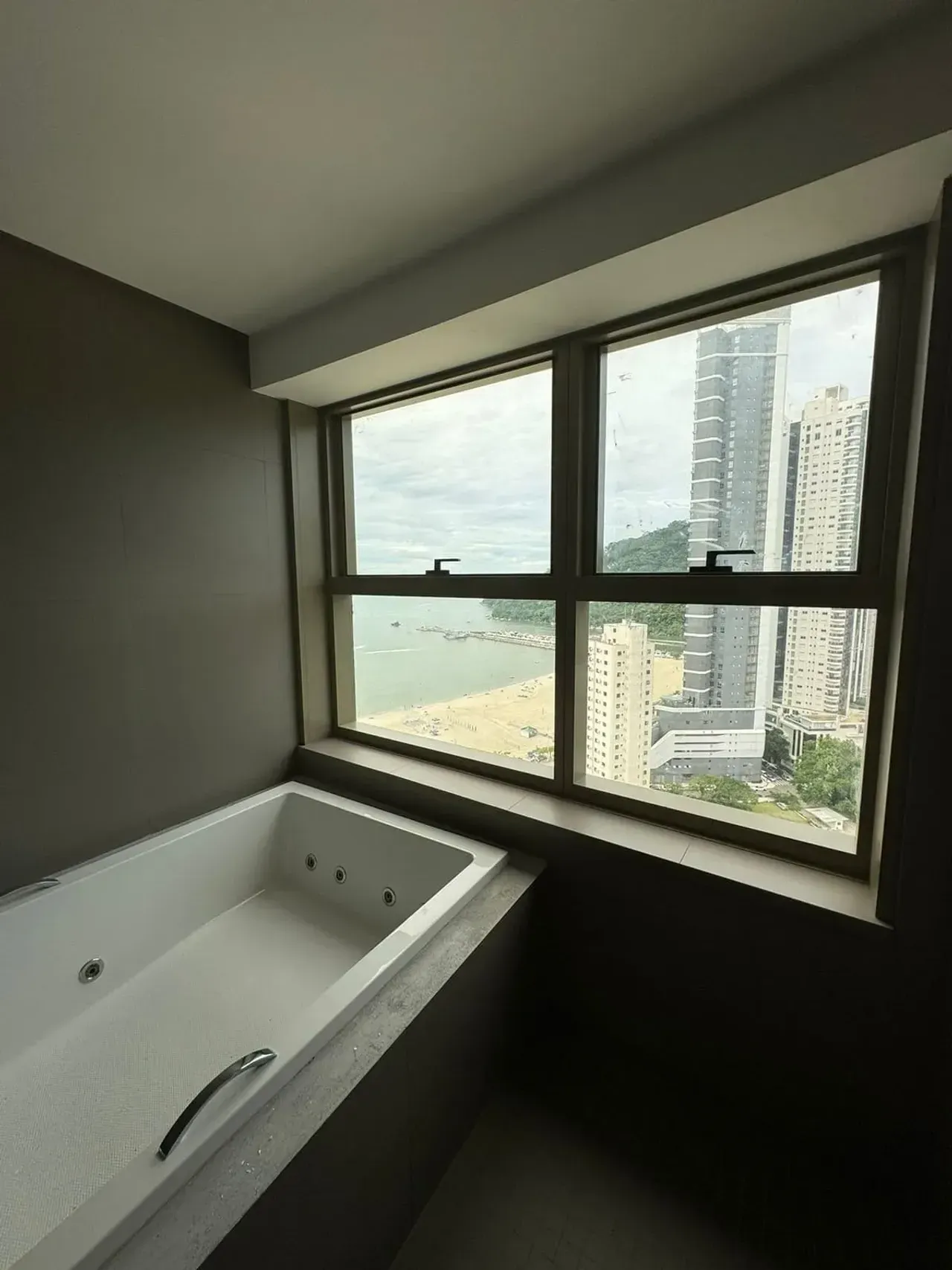 Apartamento com 4 suítes e 4 vagas de garagem na Barra Sul em Balneário Camboriú — foto 21