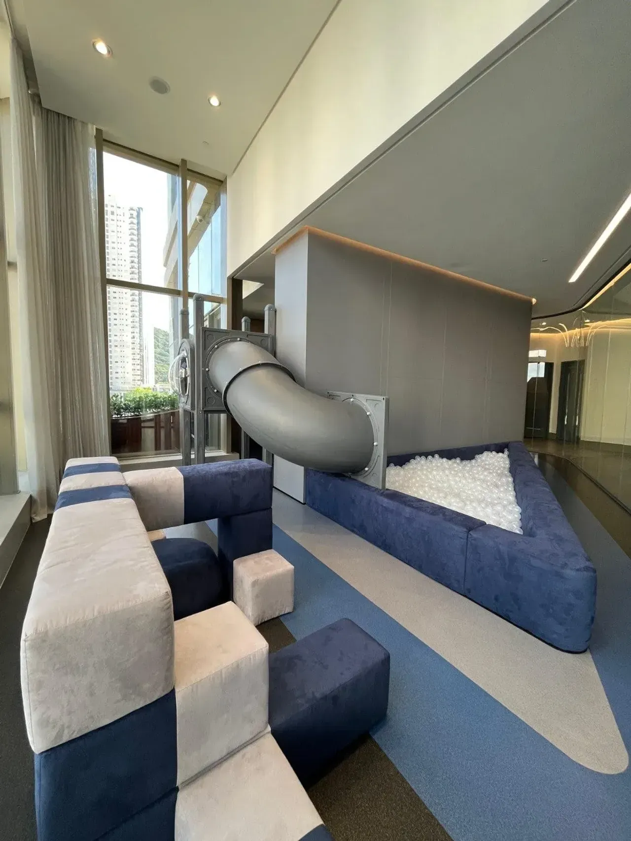 Apartamento com 4 suítes e 4 vagas de garagem na Barra Sul em Balneário Camboriú — foto 16