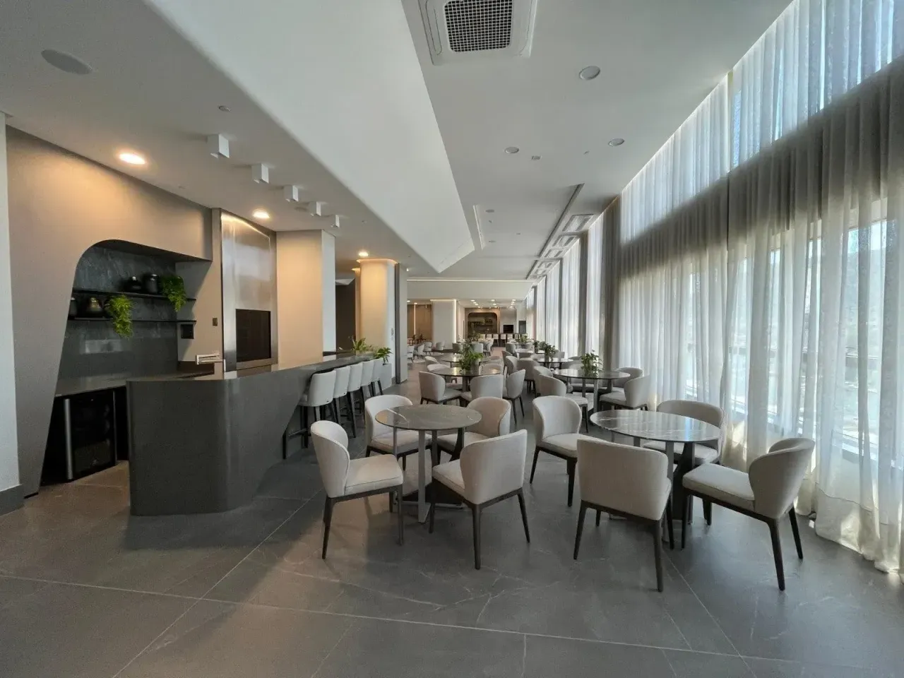 Apartamento com 4 suítes e 4 vagas de garagem na Barra Sul em Balneário Camboriú — foto 6