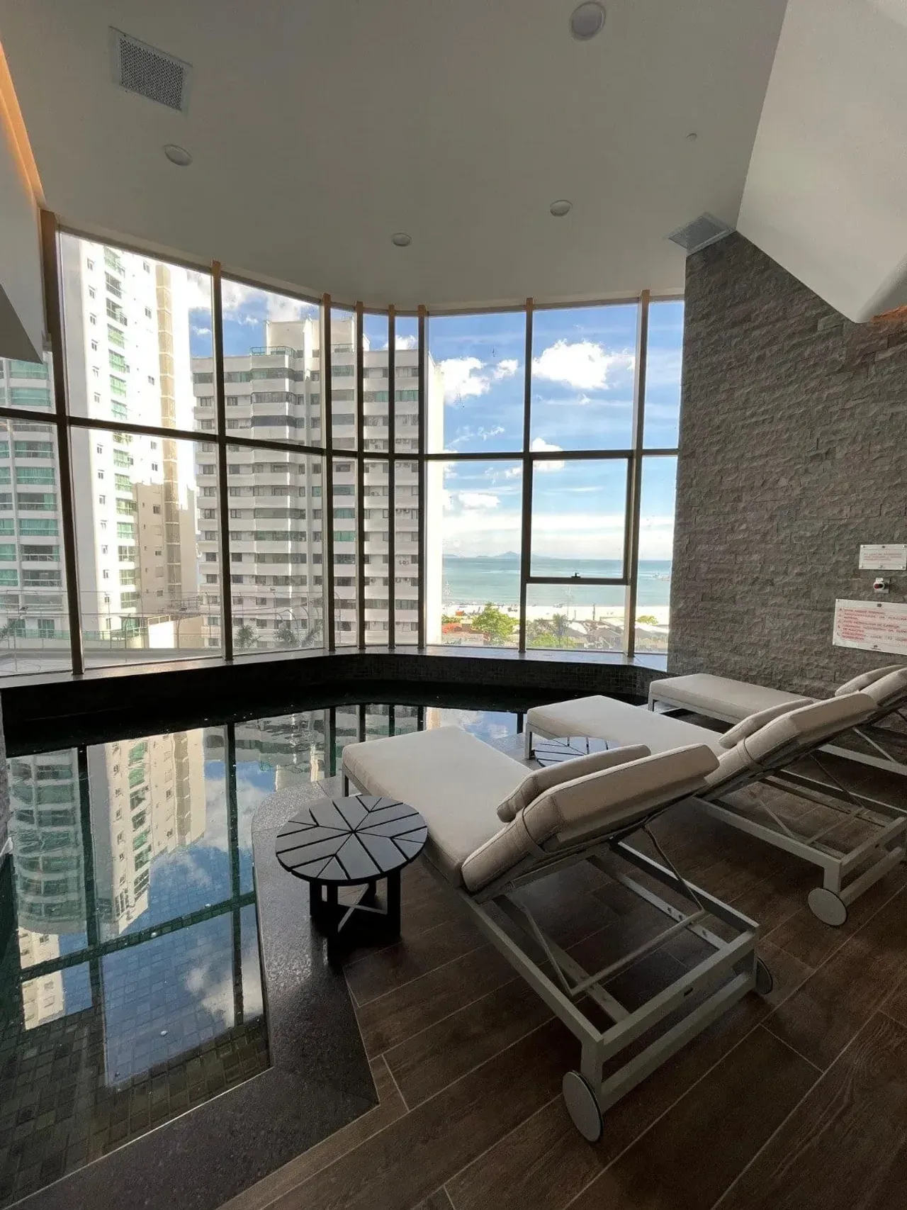 Apartamento com 4 suítes e 4 vagas de garagem na Barra Sul em Balneário Camboriú — foto 10