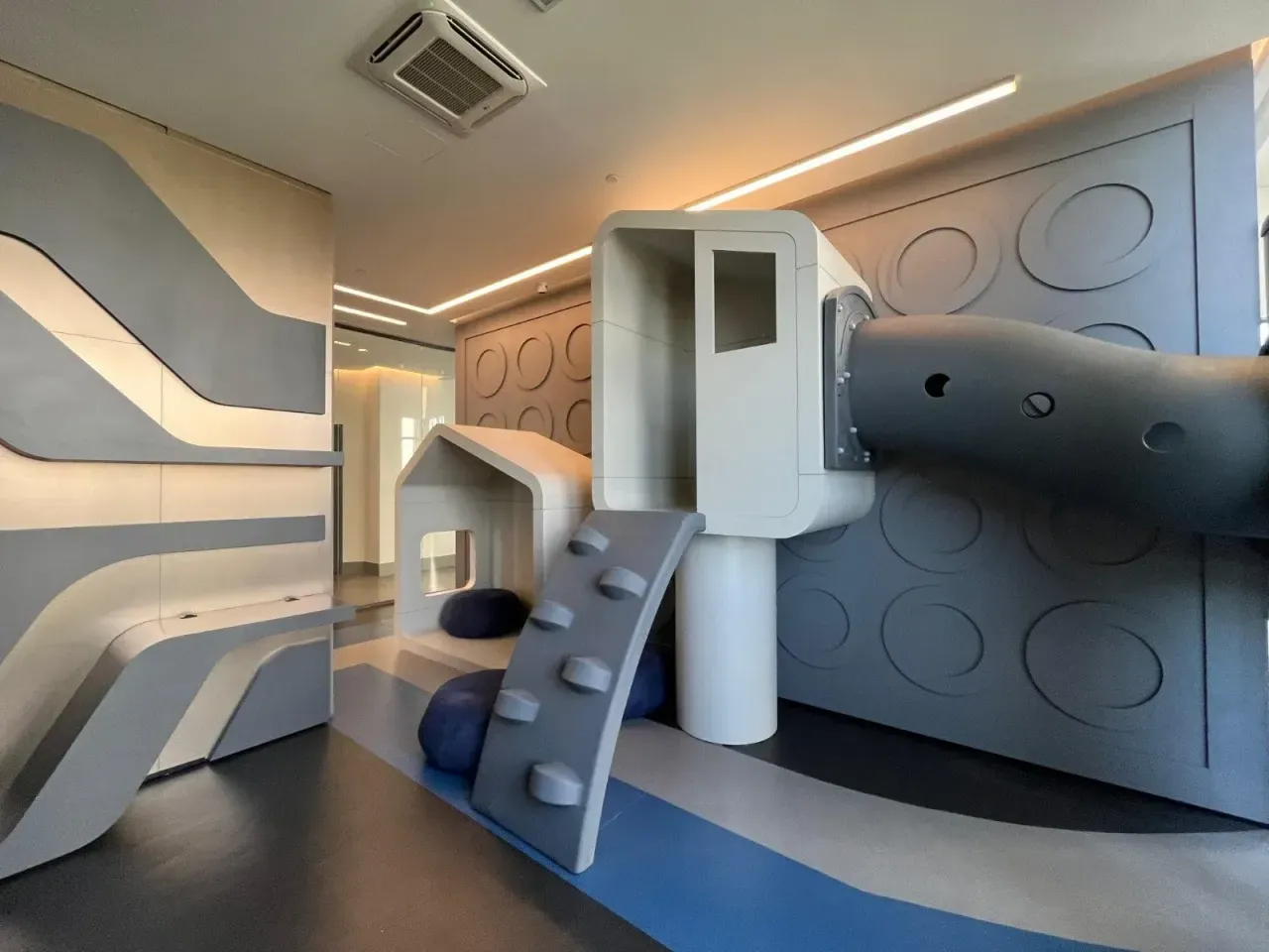 Apartamento com 4 suítes e 4 vagas de garagem na Barra Sul em Balneário Camboriú — foto 11