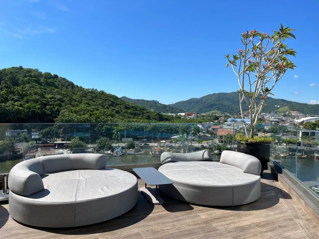 Apartamento com 4 suítes e 4 vagas de garagem na Barra Sul em Balneário Camboriú — foto 4