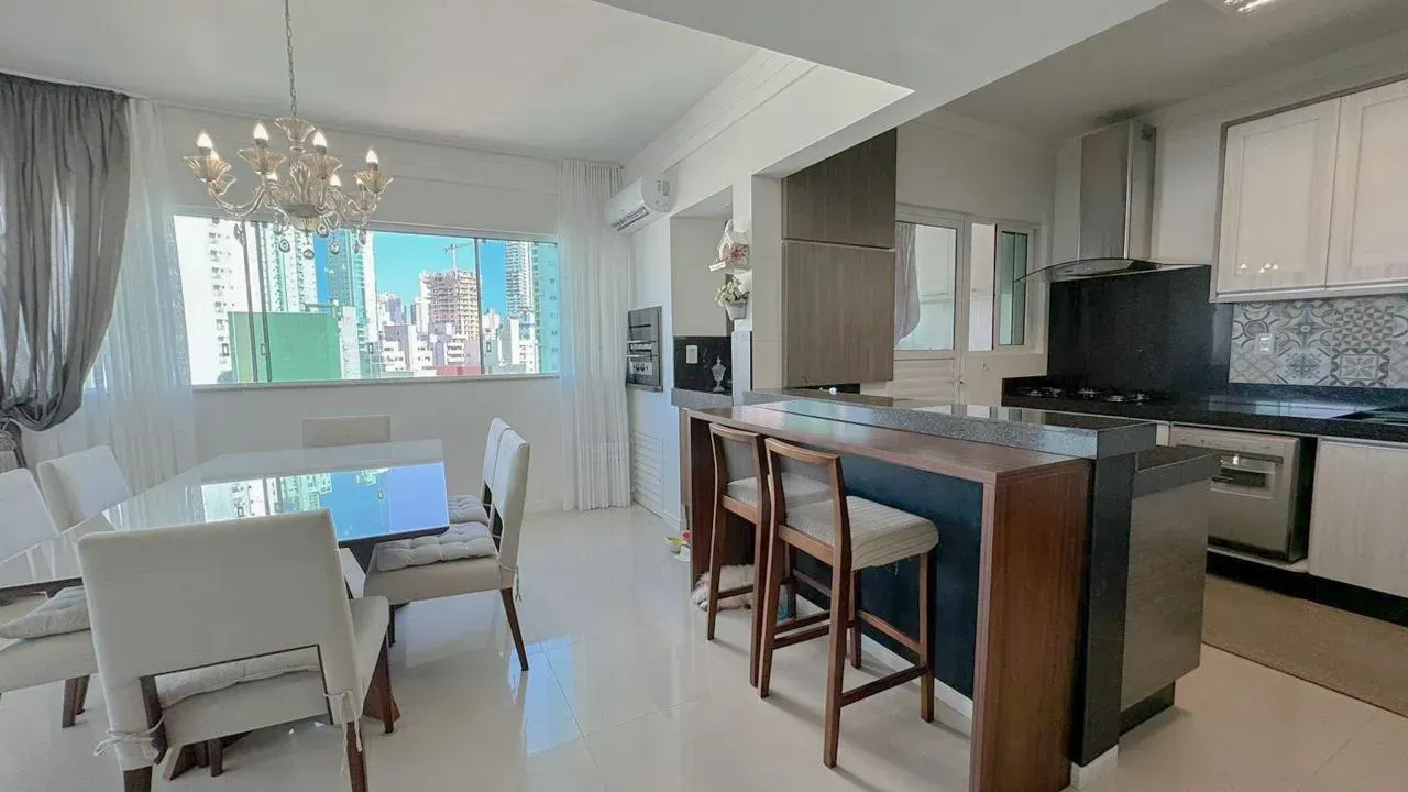 Apartamento no Edifício Terra do Sol com 3 suítes em Balneário Camboriú — foto 10