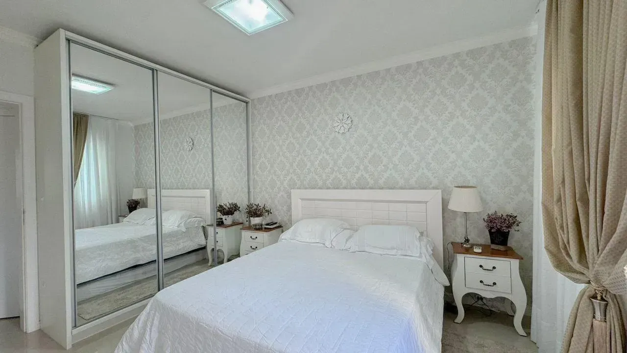 Apartamento no Edifício Terra do Sol com 3 suítes em Balneário Camboriú — foto 4