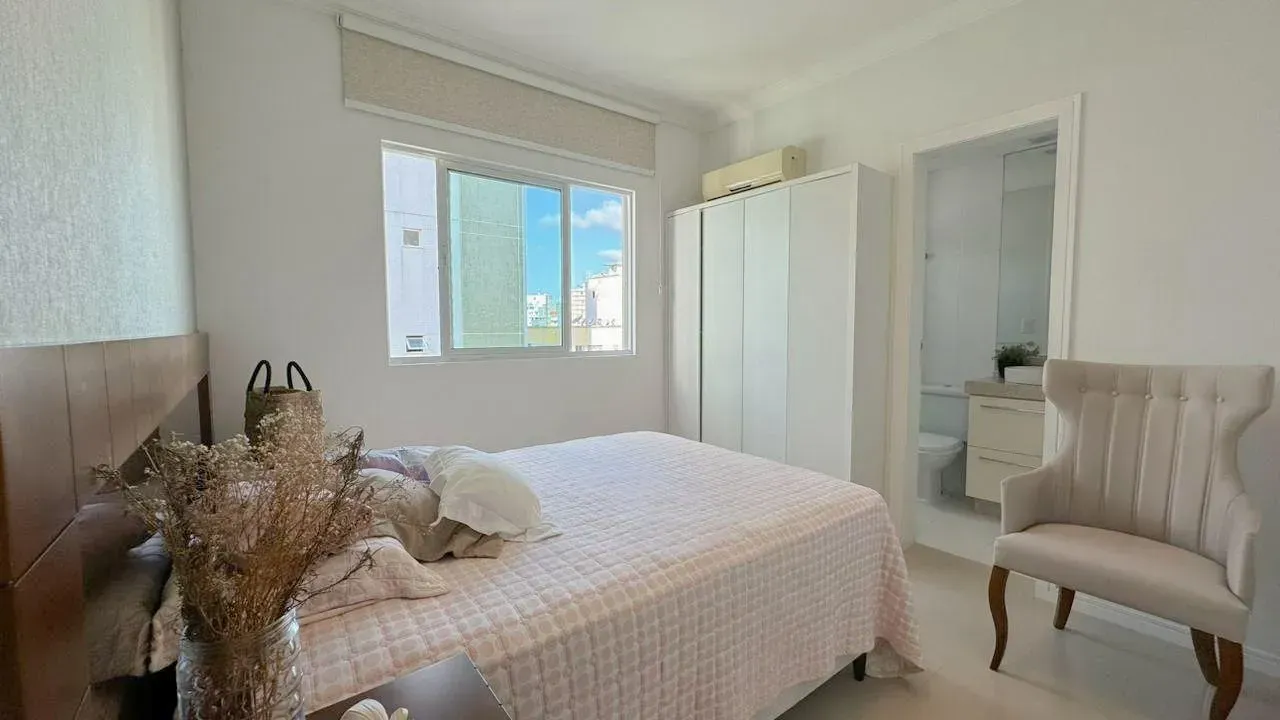 Apartamento no Edifício Terra do Sol com 3 suítes em Balneário Camboriú — foto 2