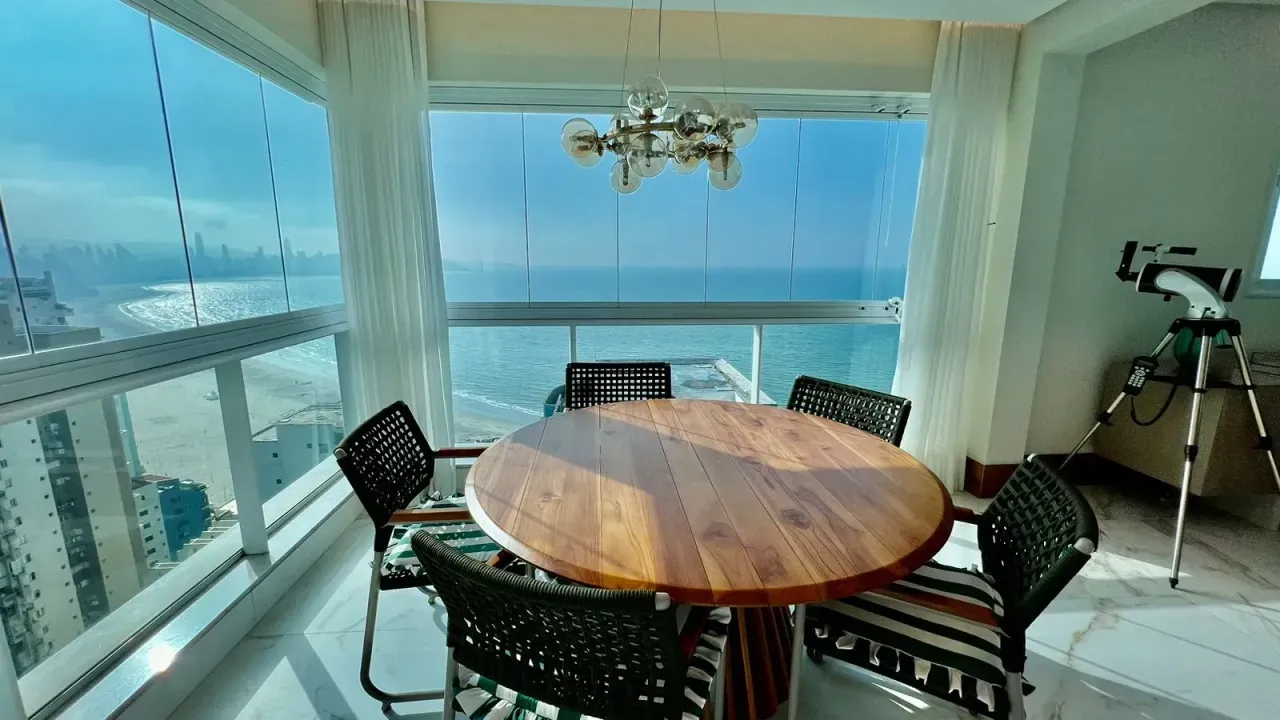 Apartamento no Edifício Luar Biasa com 3 suítes em Balneário Camboriú