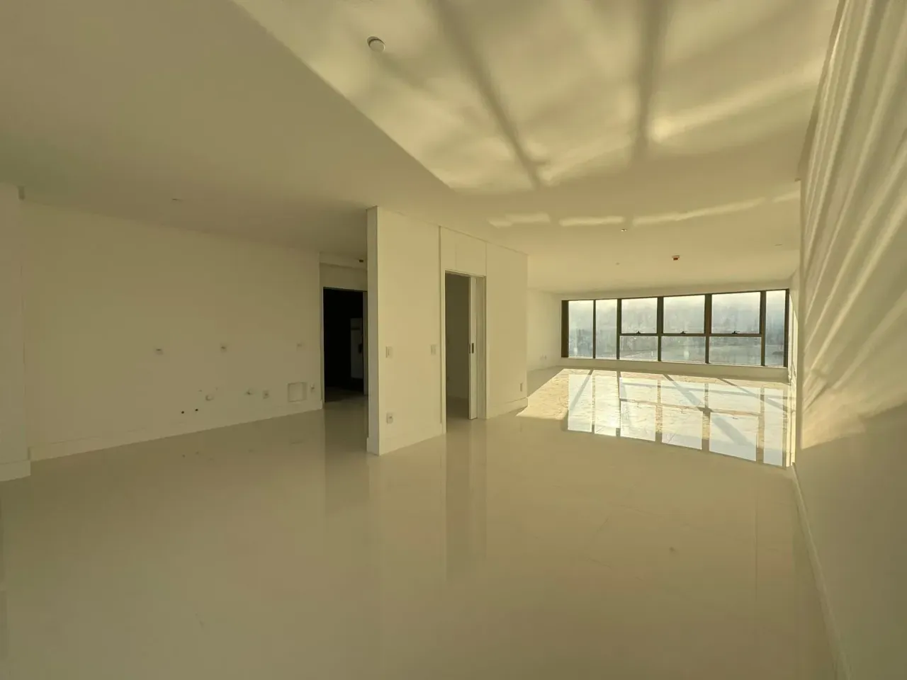 Apartamento no Edifício Yachthouse com 4 suítes em Balneário Camboriú — foto 2