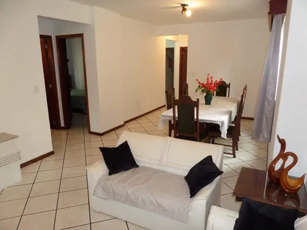 Apartamento com 3 dormitórios sendo 1 suíte e 1 vaga de garagem no Centro de Balneário Camboriú