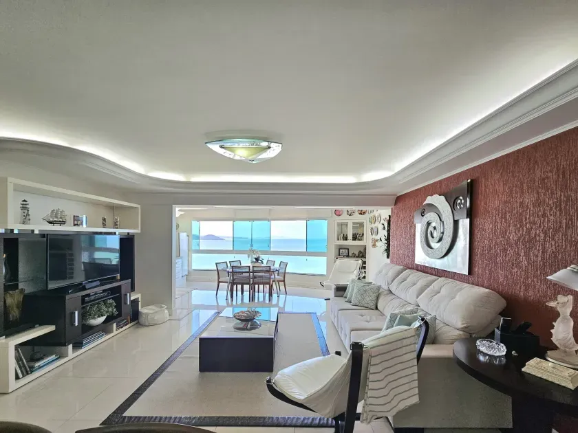 Apartamento no Edifício Villa Cora com 3 suítes em Balneário Camboriú — foto 3