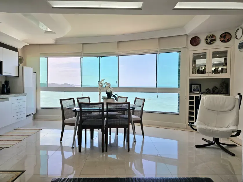 Apartamento no Edifício Villa Cora com 3 suítes em Balneário Camboriú — foto 4